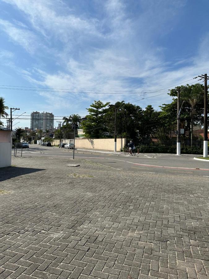 A 190 Metros Da Da Enseada Apartment